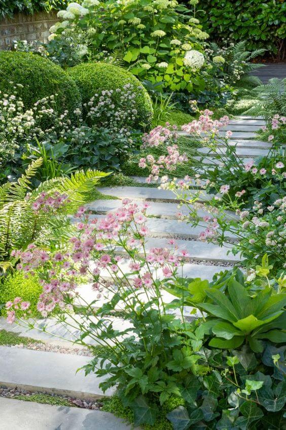 30 Inspirations idea Using Flowers To Spice Up Your Landscaping