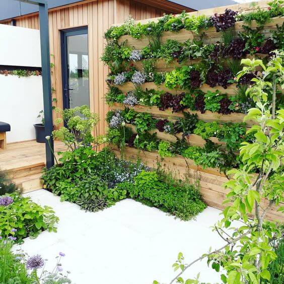 37 Beautiful Vertical Garden Ideas To Adorn Your Patio