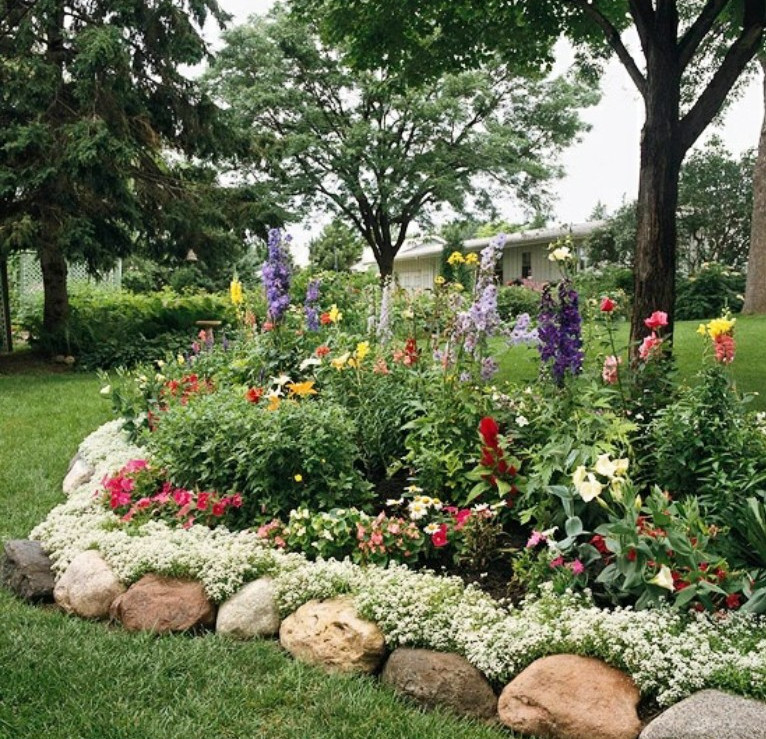 10 Innovative Bed Edging Ideas For Outdoor Areas