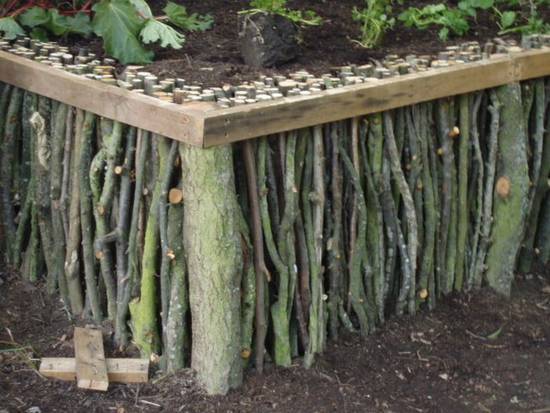 10 Innovative Bed Edging Ideas For Outdoor Areas