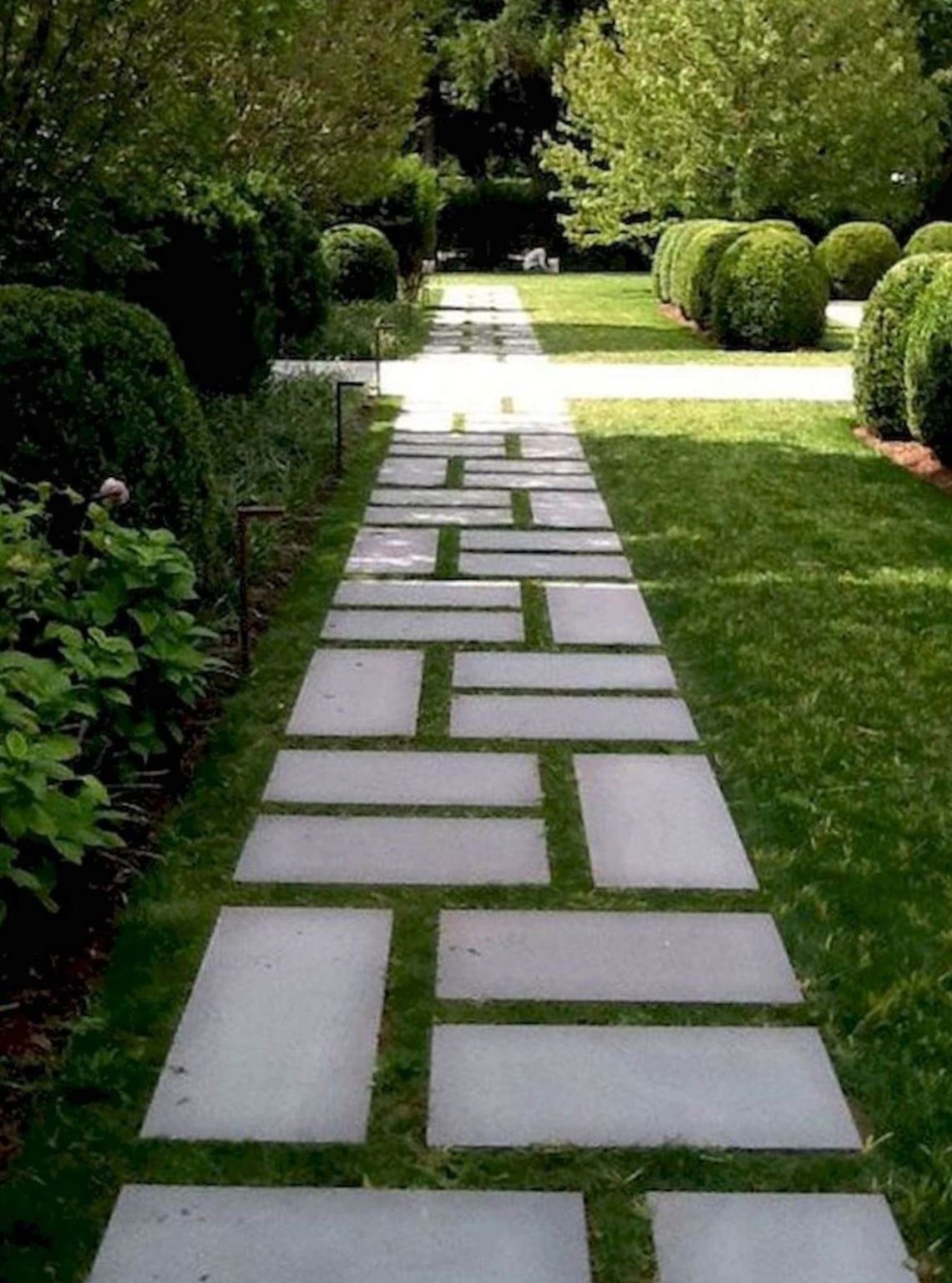 30 Ideas to Lay a Paver Walkway With Grass in Between