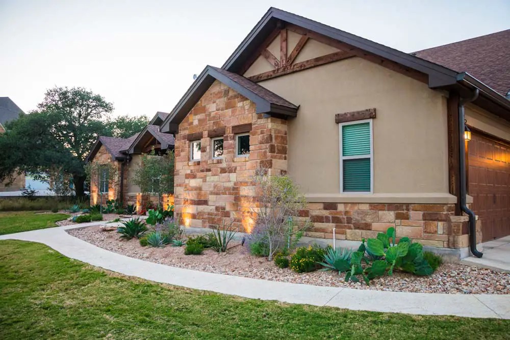 27 Amazing Front Yard River Rock Landscaping Ideas To Wow Your Neighbors