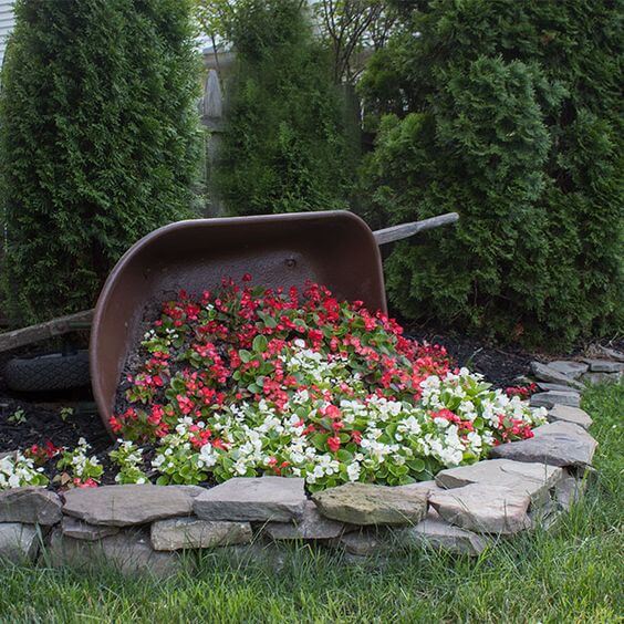 15+ Creative And Easy Garden Decor Ideas