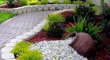 12 Eye Catching and Interesting Garden Landscaping Ideas