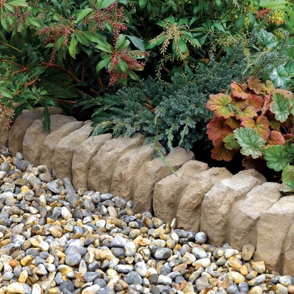 DIY Stone Decor That Will Make Your Garden Look Like a Pro