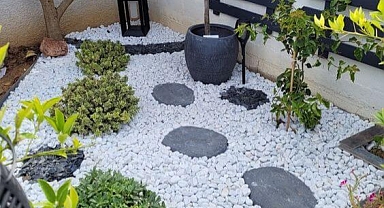 21 Landscaping Ideas for Small Front Yard