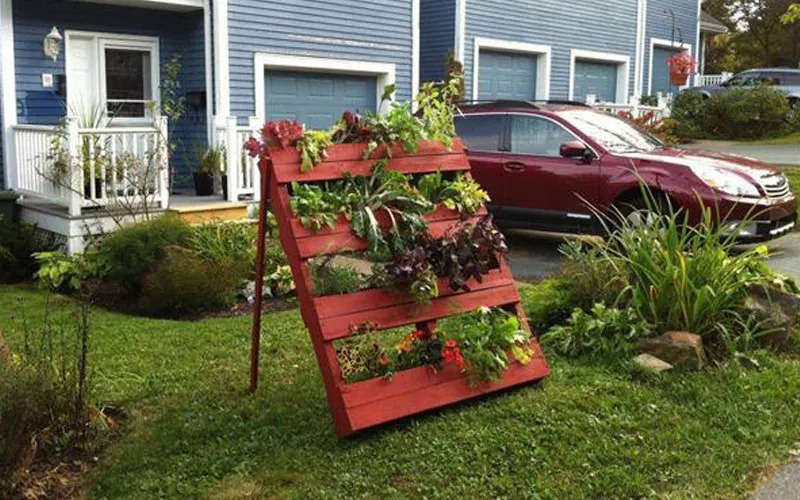 20 Out of The Ordinary Recycled Garden Planters