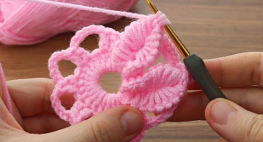 you will love it! I made a very easy crochet flower for you